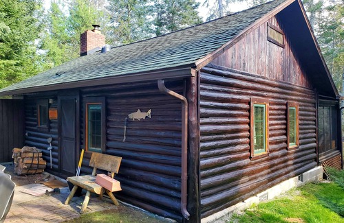 Grayling Cabina | Grayling, MI - Fisherman's Log Cottage on the "Holy Waters" of the AuSable River