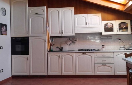 Caprino Veronese Casa | Graziosa Mansarda in Corte Privata