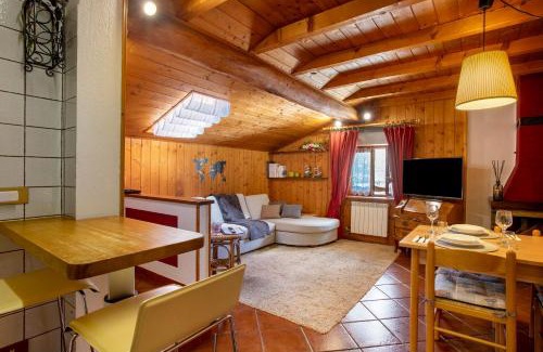 Pollein Apartamento | Graziosa Mansarda vista montagne