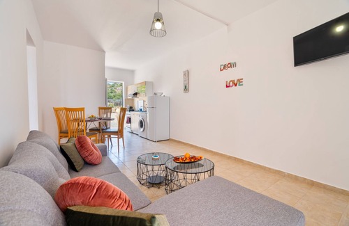 Kiotari Apartamento | Gre Apartment 1klm from the beautiful Kiotari Beach!!