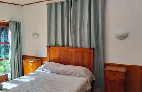Tryphena Cama Y Desayuno | Great Barrier Island Escape-Book a Room or whole House