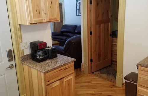 La Crosse Casa | Great 1 Bedroom unit with easy access to everything