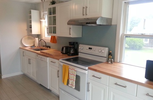 Snug Harbor Casa | Great 3 Bed Beach House 1 Mile from East Matunuck State Beach!