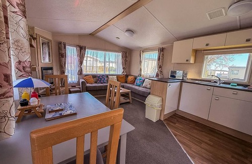 Pakefield Casa | Great 4 berth caravan with wheelchair access in Suffolk, ref 68129BS