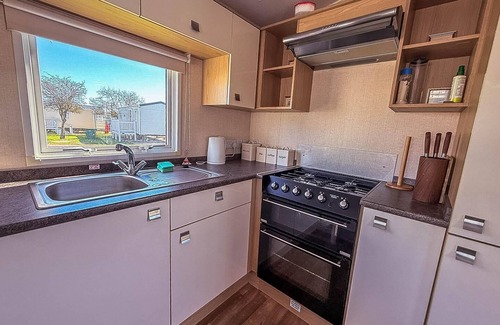 Pakefield Casa | Great 4 berth caravan with wheelchair access in Suffolk, ref 68129BS