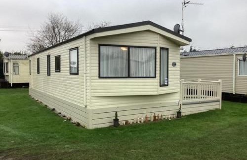 Pakefield Otro | Great 4 Berth Caravan With Wheelchair Access In Suffolk, Ref 68129Bs