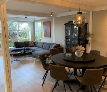 Breidholt Casa | Great 8 person house Reykjavik free use of car!