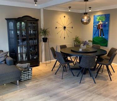 Breidholt Casa | Great 8 person house Reykjavik free use of car!