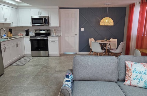 Marthas Vineyard Casa | Great accomodation within walking distance of Port Richey atractions.