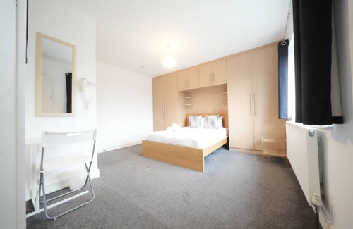 Heathrow Villages Casa | Great Airport Sleep