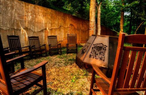Pittman Center Chalet De Esquí | Great Alpine - 4 KingSuites- September Deals-Views-Hot Tub-FirePit-GameRm