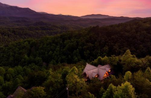 Pittman Center Chalet De Esquí | Great Alpine - 4 KingSuites- September Deals-Views-Hot Tub-FirePit-GameRm