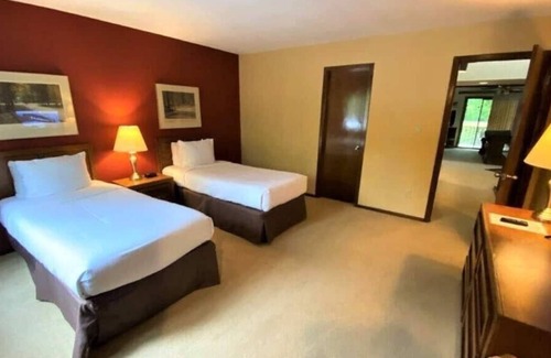 Sapphire Complejo | Great Amenities! 2 Spacious Units, 3 Pools, Sauna, Gym, Free Parking