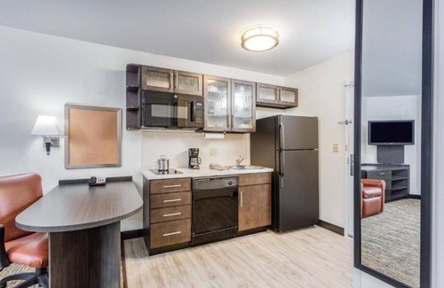 Secaucus Casa | Great amenities await your stay at our newly renovated room !