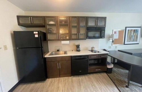 Secaucus Casa | Great amenities await your stay at our newly renovated room !