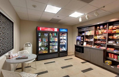 Secaucus Casa | Great amenities await your stay at our newly renovated room !