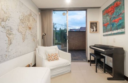 Lalinde Apartamento | Great apt w/ 2 terraces, pool, gym & working area