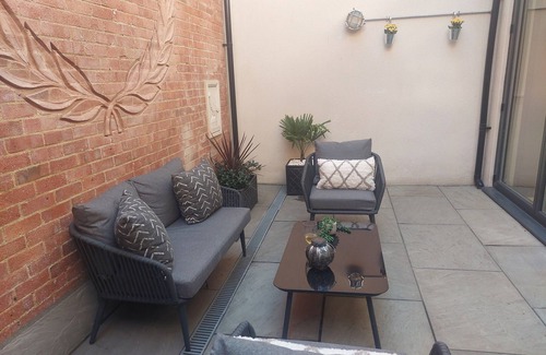 Newbury Apartamento | Great art deco 2-bedroom duplex apartment in thriving town centre.