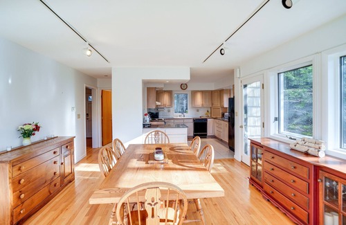 Glendale Casa | Great Barrington Lakeside Getaway w/ Kayak & Grill