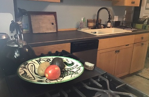 Housatonic Casa | Great Barrington/Housatonic Getaway—bring your dog!