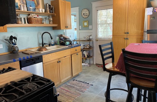 Housatonic Casa | Great Barrington/Housatonic Getaway—bring your dog!