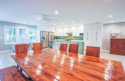Isle of Palms Casa | Great Beach House for Families: Private Pool, Bunk Bedroom & Dog Friendly! 7 Min Walk to Beach!
