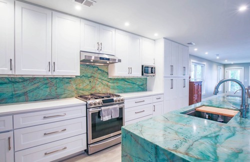 Isle of Palms Casa | Great Beach House for Families: Private Pool, Bunk Bedroom & Dog Friendly! 7 Min Walk to Beach!