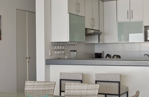 Pisco Apartamento | Apt de 3 Cuartos con Vista a la Playa y Jacuzzi en Condo de Paracas con Wifi