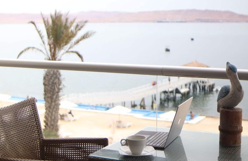 Pisco Apartamento | Apt de 3 Cuartos con Vista a la Playa y Jacuzzi en Condo de Paracas con Wifi
