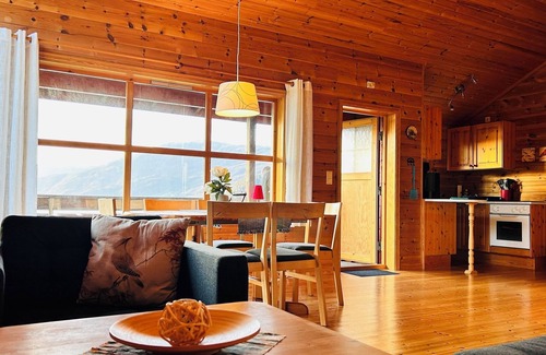 Kvinnherad Casa | Great cabin on the Harangerfjord, magnificent fjord panorama, 20 hp motorboat for hire!