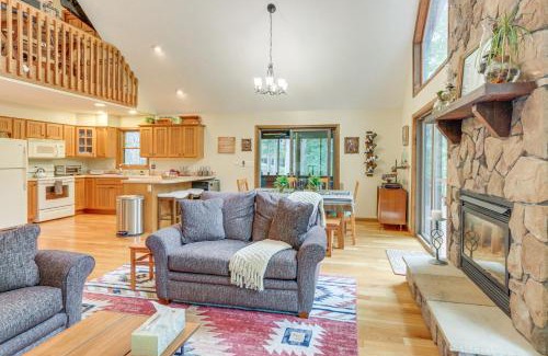 Great Cacapon Casa | Great Cacapon Mtn Cabin with Private Hot Tub and Views