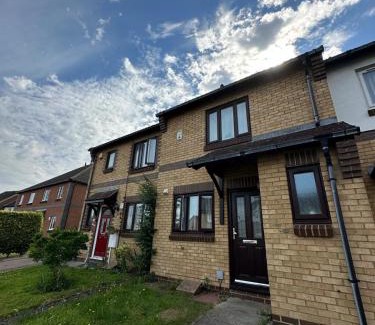 Bedford Apartamento | Great Contractor House with Private Garden Allocated Parking Close to Bedford River Embankment