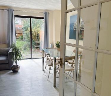 Bedford Apartamento | Great Contractor House with Private Garden Allocated Parking Close to Bedford River Embankment