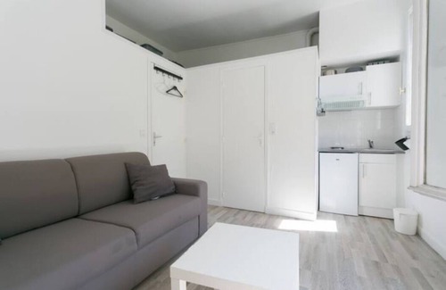 Louis Bertrand-Mirabeau-Semard Apartamento | Great cosy studio minutes away from the metro!