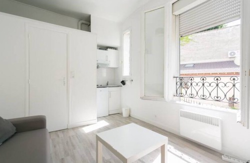 Louis Bertrand-Mirabeau-Semard Apartamento | Great cosy studio minutes away from the metro!