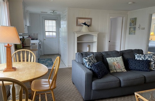 West Hyannisport Cabaña | Gran casa de campo en Craigville Beach! "Lado del montículo"