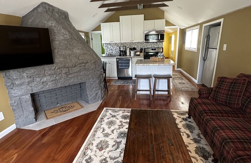 Utica Cabaña | Great Cottage located in the East Utica Albany Hill area.