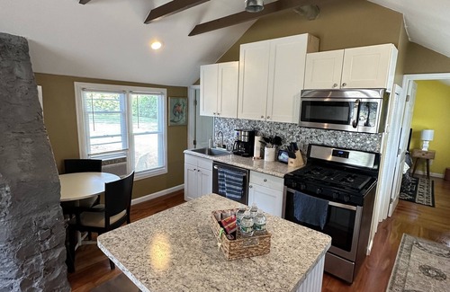 Utica Cabaña | Great Cottage located in the East Utica Albany Hill area.