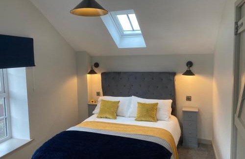 Cowbridge Casa | Great country-style house with a courtyard