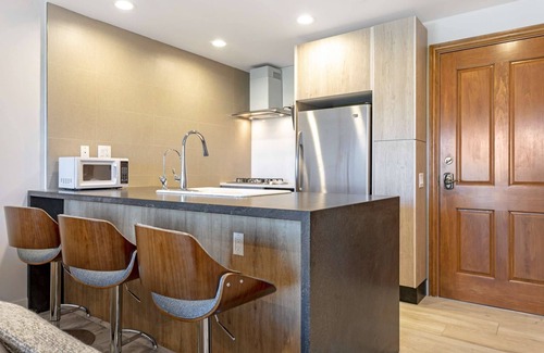 Avon Condominio | ¡Nuevo listado! Recientemente renovado, no se necesita automóvil, a pie de tiendas, restaurantes y tiendas de comestibles