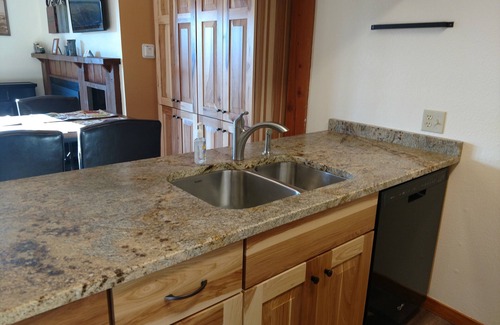 Crested Mountain Village Condominio | ¡REMODELADO en 2017! Gran oferta en la base del Monte Crested Butte.