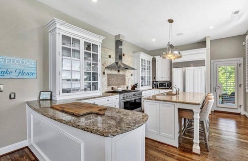 Huddleston Casa | Great Dock! Wifi, Propane Fire-Pit! Come Visit "Dock Holiday"!