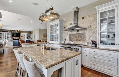 Huddleston Casa | Great Dock! Wifi, Propane Fire-Pit! Come Visit "Dock Holiday"!
