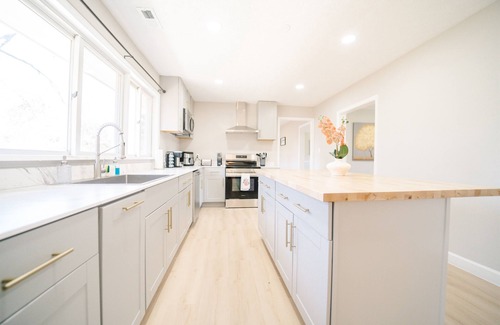Great Falls Casa | Great Falls Cozy Getaway: 5BR/2BA Modern Retreat!