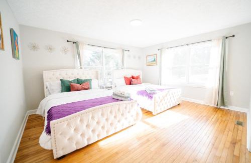 Great Falls Villa | Great Falls Luxe Haven 5BR, 3BA Modern Oasis