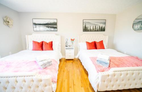 Great Falls Villa | Great Falls Luxe Haven 5BR, 3BA Modern Oasis