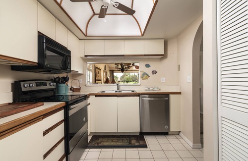 Gleneagles Condominio | Great first floor unit with easy access has everything. multiple month discounts