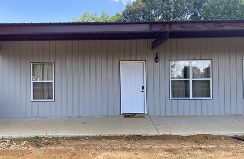 Sardis Apartamento | Great fishing at Sardis Lake and U of M ballgame ready!