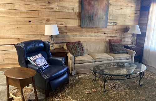 Sardis Apartamento | Great fishing at Sardis Lake and U of M ballgame ready!