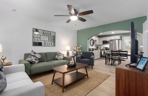 Lenexa Casa | Sleeps 10 KING BEDS Updated+Convenient Location